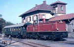 252 901 rangiert auf der Schmalspurbahn Mosbach - Mudau im Bahnhof Mudau. Die nach MaK-Lizenz bei Gmeinder gebaute Lok löste u.a. die bis dahin eingesetzten Tenderloks 99 7201-7204 ab. (16.10.1970) <i>Foto: Dieter Junker</i>