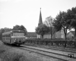 Triebwagen 5 der Uetersener Eisenbahn bei der Einfahrt nach Tornesch. (09.1963) <i>Foto: Reinhard Todt</i>