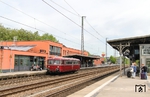 Um 11.57 Uhr kam 798 760 der Eifelbahn als DLr 20853 von Hagen-Vorhalle nach Linz/Rh. durch Solingen gefahren.  (11.05.2015) <i>Foto: Joachim Bügel</i>