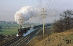 Dem E 802 folgte der obligatorische Güterzug zur Maxhütte, diesmal mit 44 0305 bei Unterwellenborn. (26.12.1979) <i>Foto: Joachim Bügel</i>