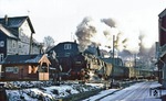 95 0016 passiert mit P 18004 nach Saalfeld den Schrankenposten 162 in Steinach. (26.12.1979) <i>Foto: Joachim Bügel</i>