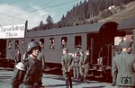 Im Bahnhof Titisee steht ein Truppentransport der Wehrmacht mit unbekannten Ziel bereit. (1940) <i>Foto: Privatfoto</i>