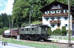 Am Gästehaus Alpina erreicht 144 507 mit Ng 67985 Berchtesgaden. (28.05.1979) <i>Foto: Wolfgang Bügel</i>