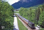 Die Zuggarnitur des IC 511/510 wurde während der Stilllage in Berchtesgaden für eine Zwischenleistung nach Freilassing genutzt. So konnten die Fahrgäste des N 5513 einen außergewöhnlichen Komfort genießen. (28.05.1979) <i>Foto: Wolfgang Bügel</i>