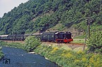 V 36 204 mit einem Sonderzug nach Wuppertal-Beyenburg am Wupperufer bei Wuppertal-Laaken. (10.06.1979) <i>Foto: Wolfgang Bügel</i>