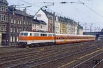 Der (damals) neue S-Bahn-Wendezug mit 111 113 in der Lackierung der S-Bahn Rhein-Ruhr in Wuppertal-Oberbarmen. (10.06.1979) <i>Foto: Wolfgang Bügel</i>