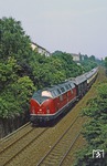 221 104 mit dem historischen Rheingoldzug auf Rundkurs Wuppertal - Remscheid - Solingen in Solingen-Merscheid. (10.06.1979) <i>Foto: Wolfgang Bügel</i>