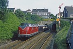 221 104 am Weyersberger Tunnel in Solingen auf dem Weg nach Ohligs. (10.06.1979) <i>Foto: Wolfgang Bügel</i>