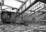 Nach dem Angriff auf Düsseldorf Ende Januar 1943 stand trotz der beträchtlichen Zerstörungen der Stadt das Schlimmste noch bevor. Am 12. Juni 1943 begann um 1:25 Uhr begann der größte Angriff, der eine Stunde und 20 Minuten dauerte. Zuerst wurden 1.300 Sprengbomben sowie mehrere hundert Luftminen abgeworfen. Durch die Druckwellen der Explosionen wurden die Dächer aufgerissen. Danach wurden mehr als 225.000 Elektron-Thermit-Stabbrandbomben über dem Stadtgebiet abgeworfen, die nun in die aufgerissen Dachstühle der Häuser fielen und diese innerhalb kürzester Zeit in Brand versetzten. Binnen einer Stunde breiteten sich tausende kleinere Gebäudebrände zu einem Feuersturm aus. In den angegriffenen Stadtteilen Derendorf, Düsseldorf-Zentrum und in der Düsseldorfer Südstadt entstand ein 40 Quadratkilometer großes Feuermeer mit insgesamt etwa 9000 Einzelbränden. (31.01.1943) <i>Foto: RBD Wuppertal (Eckler)</i>