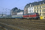 Im Sommerfahrplan 1979 verkehrte nur montags der E 3181 nach Hagen dieselbespannt. Am 10. September 1979 hatte 218 142 die Aufgabe den Zug zu bespannen, aufgenommen in Wuppertal-Oberbarmen. (10.09.1979) <i>Foto: Wolfgang Bügel</i>