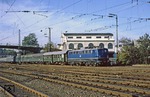 Vor dem E 3181 wurde wieder auf eine Dieselbespannung spekuliert (vgl-Bild-Nr. 25335), nach Ende des Sommerfahrplans war es aber mit der ungewöhnlichen Bespannung vorbei und so erschien die "normale" 110 229 in Wuppertal-Oberbarmen. (26.10.1979) <i>Foto: Wolfgang Bügel</i>