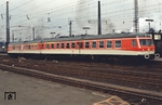Die Baureihe 614 war eine direkte Weiterentwicklung der Baureihen 624 / 634. 1971 wurde der Prototyp 614 001/914 001/614 002 (Foto in Saarbrücken Hbf) angeliefert. Die Erprobung erfolgte von Trier aus an der Mosel und in der Eifel. Im Unterschied zu den Serienfahrzeugen verfügten die Prototypen über eine gleisbogenabhängige Wagenkastensteuerung. (15.04.1973) <i>Foto: Prof. Dr. Willi Hager</i>