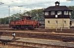 163 008 vor dem Rangierstellwerk 9 in Stuttgart Hbf. Die Lok schied wegen eines Motorschadens am 30. Juni 1977 aus dem aktiven Dienst aus. (22.05.1973) <i>Foto: Prof. Dr. Willi Hager</i>