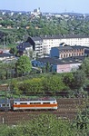 Vor dem Stadtgebiet der Hilgershöhe in Wuppertal-Oberbarmen fährt 111 137 mit einem Lr zum Abstellbahnhof nach Wuppertal-Langerfeld. (05.05.1980) <i>Foto: Wolfgang Bügel</i>