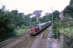 Auf dem Weg nach Solingen-Ohligs ist 212 321 mit N 5367 in Solingen unterwegs. Seit 2006 befindet sich hier der Haltepunkt Grünewald. (03.08.1980) <i>Foto: Joachim Bügel</i>