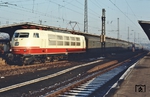 Und so sah eine (fast) neue 103 aus: 103 166 (Anlieferung 01.07.1971) vor D 583 (Hamburg-Altona - München) in Göttingen Hbf. (02.1973) <i>Foto: Prof. Dr. Willi Hager</i>