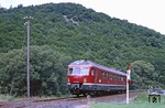 Der erste der insgesamt acht gebauten Akku-Triebwagen der Baureihe 517 (bis 1968: ETA 176) unterwegs als N 5669 im Aartal bei Breithardt. (23.08.1980) <i>Foto: Wolfgang Bügel</i>