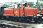 260 759 wurde am 23.12.1959 von benachbarten Herstellerwerk Henschel als V 60 759 an die DB übergeben. 13 Jahre später rangierte sie immer noch in Kassel. Im Mai 2004 wurde sie in Zwickau (als 364 759) außer Dienst gestellt. (09.1972) <i>Foto: Prof. Dr. Willi Hager</i>