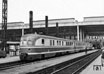 Der dreiteilige VT 06 110 steht als FT 27 "Rhein-Isar-Blitz" nach Dortmund abfahrbereit in München Hbf. (1953) <i>Foto: Reinhard Todt</i>