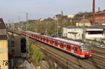 Durch Wuppertal-Unterbarmen fahren 420 918 und 420 402 als Lt aus S 68 (Langenfeld/Rh. - Wt-Vohwinkel) zur Abstellung nach Wuppertal-Langerfeld. (13.04.2015) <i>Foto: Wolfgang Bügel</i>