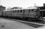 VT 38 003 vom Bw Konstanz (ex VT 137 159, Baujahr 1935) im Bahnhof Singen /Htw. (05.1960) <i>Foto: Reinhard Todt</i>