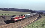 Auf dem Weg nach Berlin ist DR 118 376 bei Weinböhla unterwegs. (07.03.1977) <i>Foto: Peter Schiffer</i>