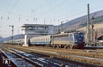 110 452 rauscht mit D 815 (Mönchengladbach - Gießen - Frankfurt) durch Plettenberg. (10.02.1981) <i>Foto: Wolfgang Bügel</i>