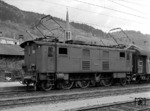 E 32 08 vor P 1725 nach Lörrach auf der Wiesentalbahn im Bahnhof Zell. (05.1962) <i>Foto: Reinhard Todt</i>