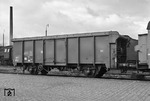 O-Wg mit Rolldach Bauart ITtv "93 575" der SNCF an der Ladestraße in Osnabrück. (10.1964) <i>Foto: Reinhard Todt</i>