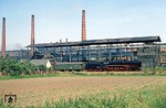 Nicht ganz ungefährlich war das Foto der 01 2204 mit dem SAG-Betrieb Stahlwerk Silbitz bei Krossen (Elster), da dort seit Mitte der 1950er Jahre Panzerteile hergestellt wurden.  (03.09.1980) <i>Foto: Wolfgang Bügel</i>