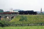 Nach dem Kopfmachen in Wilthen fährt 52 5137 rückwärts über das Viadukt in Schirgiswalde in Richtung Oberroderwitz. (05.09.1980) <i>Foto: Wolfgang Bügel</i>