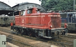 Zu Bundesbahnzeiten mit 942 Exemplaren auf jedem größeren Bahnhof vertreten, macht sich die Baureihe V 60 (ab 1968: 260/261) mittlerweile rar. Die 1960 bei Krupp gebaute V 60 610 (260 610-1) wurde in Aachen Hbf angetroffen. (07.1973) <i>Foto: Prof. Dr. Willi Hager</i>