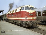 Die Reichenbacher 118 226-0 (V 180 226) ist soeben mit dem Schnellzug Malmö - München ("Saßnitz-Express") in Hof Hbf angekommen. (26.08.1971) <i>Foto: Manfred Polei</i>