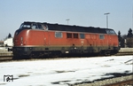Bevor ihre Einsätze beim Bw Kempten endeten, war die Baureihe V 200.1 nach Ablösung der bayr. S 3/6 die wohl bekannteste Lok auf der Allgäubahn. 221 136 wurde in ihrer Heimat Kempten fotografiert. (03.1973) <i>Foto: Prof. Dr. Willi Hager</i>