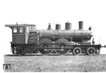 Die von Krauss gebaute Schnellzuglok "von Neuffer" für die Pfalzbahn war die erste 2-B-1 gekuppelte Lokomotive Deutschlands. Auch besaß sie einige bisher dahin noch nicht gesehene Neuigkeiten auf: Breite Feuerkiste, wagon-top-Kessel und Luftschneidenführerhaus, was abgesehen von der hohen Kessellage einen entscheidenen Fortschritt im deutschen Lokomotivbau bedeutete. (1898) <i>Foto: Werkfoto, Slg. J. Glöckner</i>