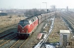 221 122 fährt mit Gdg 75172 in den Güterbahnhof Gelsenkirchen Hugo ein. (26.02.1981) <i>Foto: Wolfgang Bügel</i>