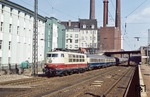 103 163 rauscht mit IC 529 "Heinrich der Löwe" (Braunschweig – München) durch Wuppertal-Barmen. (21.03.1981) <i>Foto: Wolfgang Bügel</i>
