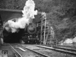 44 1573 verlässt mit dem samstäglichen Dg 6744 den Hessentaler Tunnel. (12.07.1967) <i>Foto: Wolf Schneider</i>