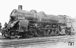 Die als "Sachsenstolz" bekannt gewordenen Lokomotiven der Bauart XX HV mit Vierzylinder-Verbundtriebwerk galten als absoluter Höhepunkt des sächsischen Lokomotivbaus. Sie waren die ersten und einzigen deutschen Schnellzugloks mit der Achsfolge 1'D1' (Mikado) und zum Zeitpunkt ihres Erscheinenes die größten Schnellzuglokomotiven in Europa. Das Bild zeigt eine frühe Betriebsaufnahme, vermutlich die Lok 76 (Hartmann, Baujahr 1920) - die spätere 19 011. (1923) <i>Foto: Slg. Johannes Glöckner</i>