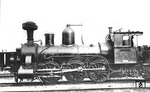 Als sächsische Gattung V wurde diese dreifach gekuppelte Güterzug-Schlepptenderlok der Königlich Sächsischen Staatseisenbahnen bezeichnet. Sie waren Vorläufer der Gattung V V (vgl. Bild-Nr. 26374). Zwischen 1859 und 1887 wurden drei Serien mit je 24, 31 und 118 Exemplare gebaut. Die Deutsche Reichsbahn übernahm noch 11 Maschinen, welche die Nummern 53 8201 - 53 8211 erhielten und alle Ende der 1920er Jahre aus dem Dienst genommen wurden. (1869) <i>Foto: Werkfoto, Slg. J. Glöckner</i>