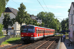 Mit Eröffnung der damaligen S-Bahnlinie 7 (1979/80) zwischen Solingen und Düsseldorf-Flughafen (heute S 1) verkehrte die Baureihe 420 dort planmäßig und weitgehend unbeachtet. Erst die überraschende Rückkehr der Fahrzeuge nach Düsseldorf im Jahre 2014 sorgte für einen Hype. (10.07.2015) <i>Foto: Joachim Bügel</i>