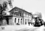 Der alte Bahnhof Rüsselsheim an der 1863 eröffneten Mainbahn. (1869) <i>Foto: RVM-Archiv</i>
