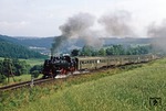 Mit einem Sonderzug ist 86 001 auf der Schwarzatalbahn Rottenbach - Katzhütte bei Köditzberg unterwegs. (06.09.1980) <i>Foto: Wolfgang Bügel</i>