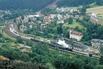 86 001 ist mit ihrem Sonderzug im Bahnhof Sitzendorf-Unterweißbach eingetroffen. (06.09.1980) <i>Foto: Wolfgang Bügel</i>