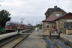 Ein 613 ist im Bahnhof Rieseby an der Bahnstrecke Kiel – Flensburg eingetroffen. (11.07.1978) <i>Foto: Peter Schiffer</i>