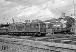 V 188 002 (Krupp, Baujahr 1942) mit einem Güterzug im Bahnhof Hünfeld. Im Hintergrund steht 86 523. (08.1963) <i>Foto: Reinhard Todt</i>