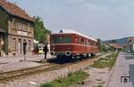 Aus Wiesloch Stadt ist der frisch hauptuntersuchte VT 103 in Dielheim angekommen. Der Zugverkehr auf der Verbindung Wiesloch-Walldorf - Schatthausen endete in mehreren Etappen zwischen 1964 und 1975. (05.1969) <i>Foto: Dieter Junker</i>
