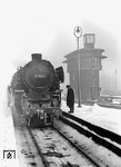 Die frisch neubekesselte und von Hagen-Eckesey nach Osnabrück umbeheimatete 01 1068 an einem trüben Wintertag in Hamburg-Altona. (17.01.1955) <i>Foto: Walter Hollnagel</i>