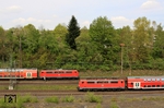 Noch bis Dezember 2015 fährt DB-Regio auf den NRW-Linien RE 7 und RB 48. Danach werden solche Zugbegegnungen zwischen RE 26116 mit 111 115 nach Krefeld (oben) und RE 10419 mit 111 118 nicht mehr möglich sein. (02.05.2015) <i>Foto: Wolfgang Bügel</i>