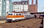 Die in S-Bahnfarben lackierte 111 141 fährt mit N 3120 nach Köln in Wuppertal-Barmen ein. (21.03.1981) <i>Foto: Wolfgang Bügel</i>